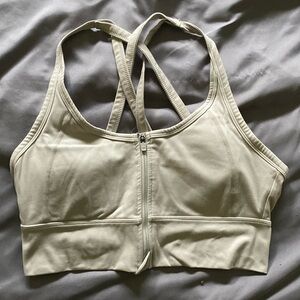 Front zip sports bra